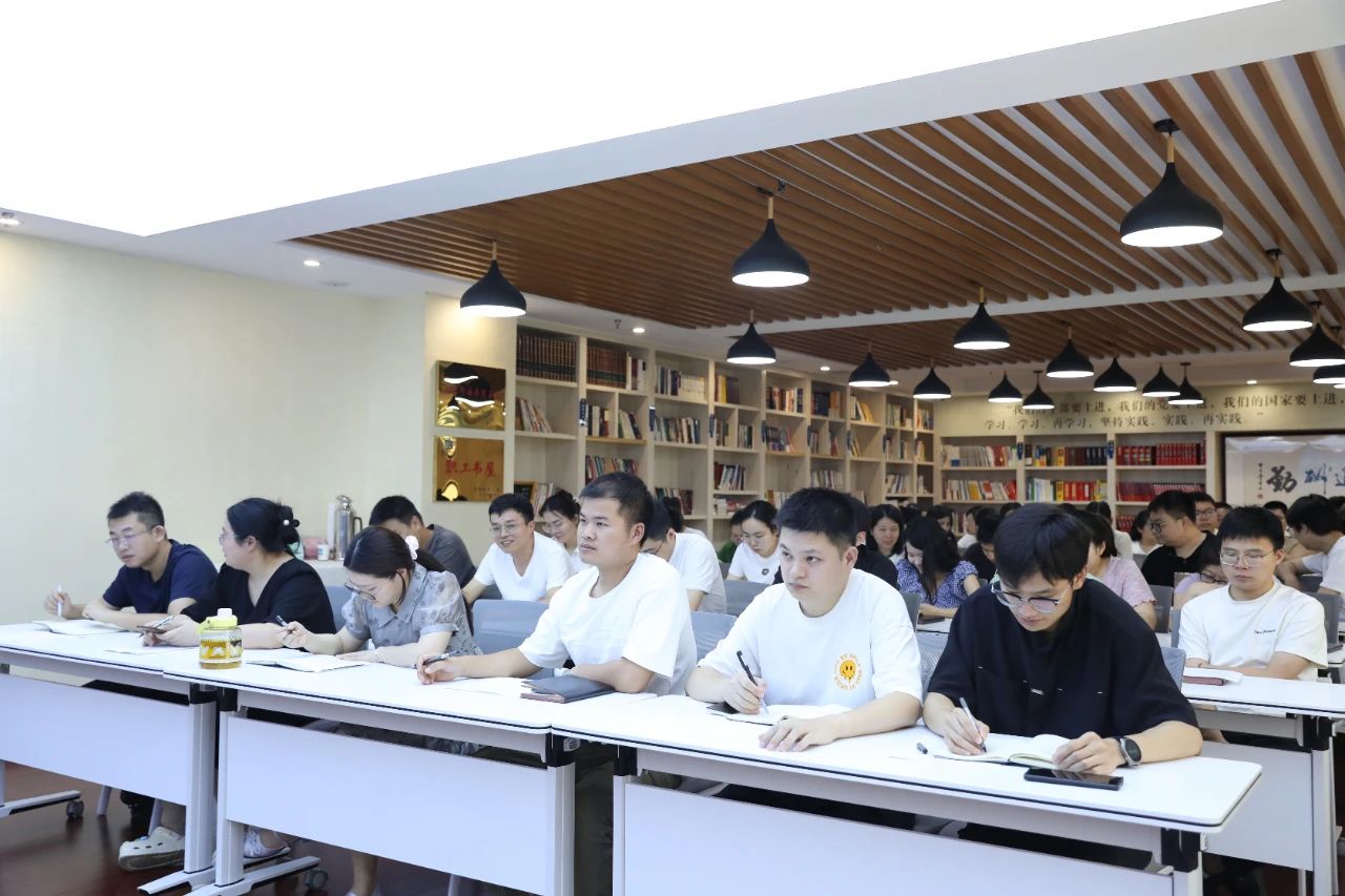 浠水县检察院召开新提拔干部年轻干部关键岗位干部学习教育专题座谈会