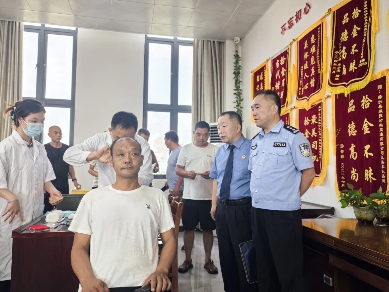 浠水检察：筑牢校车安全防线 织密校园禁毒防护网